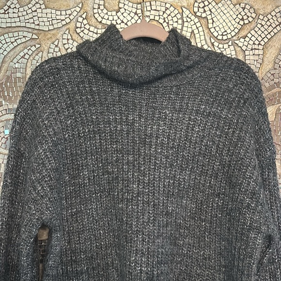 OLD NAVY SWEATER TUNIC. - Picture 2 of 5